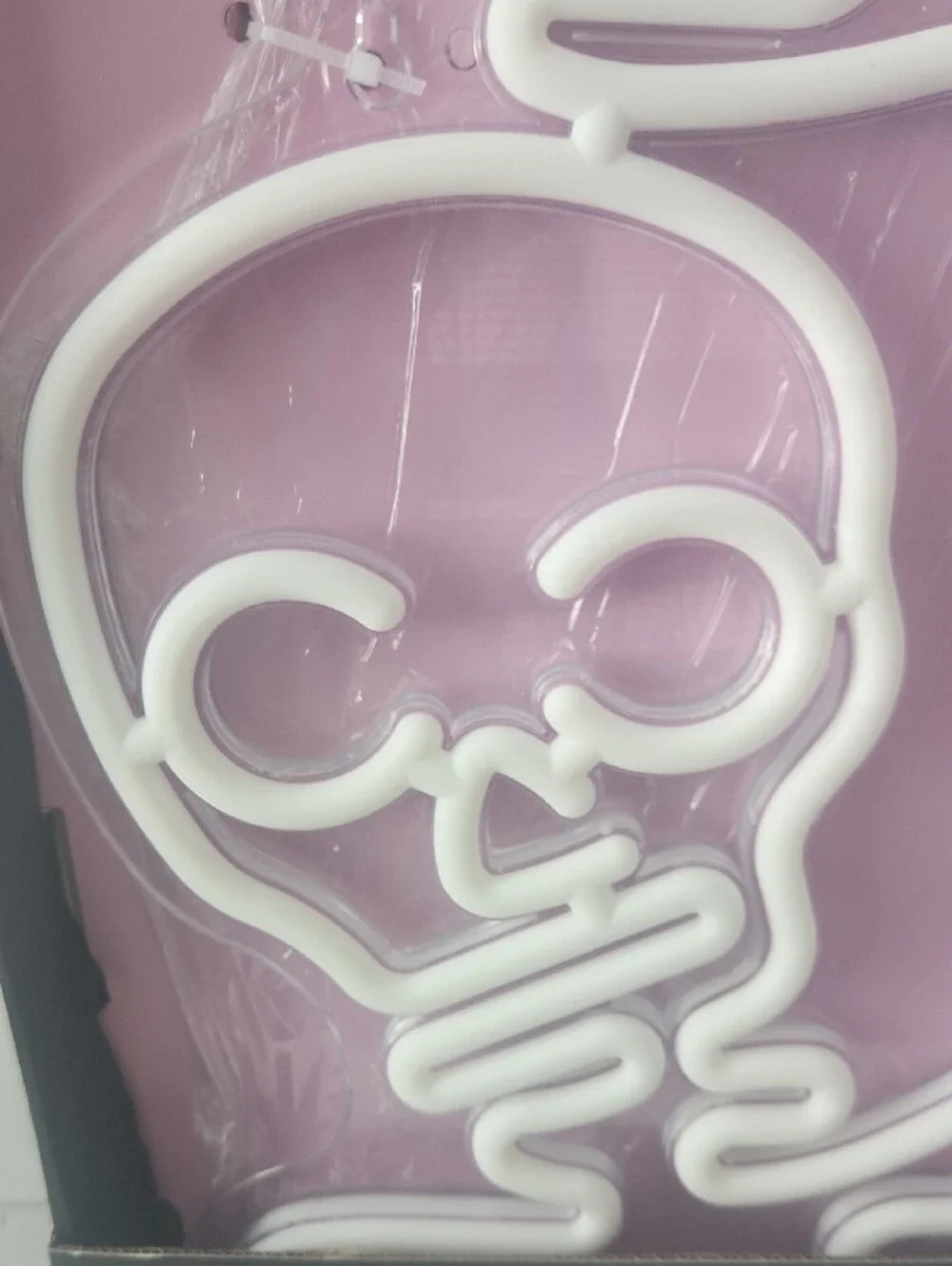 BOOVILLE LED Animated Lighted Waving Skeleton Décor - White Neon Skull